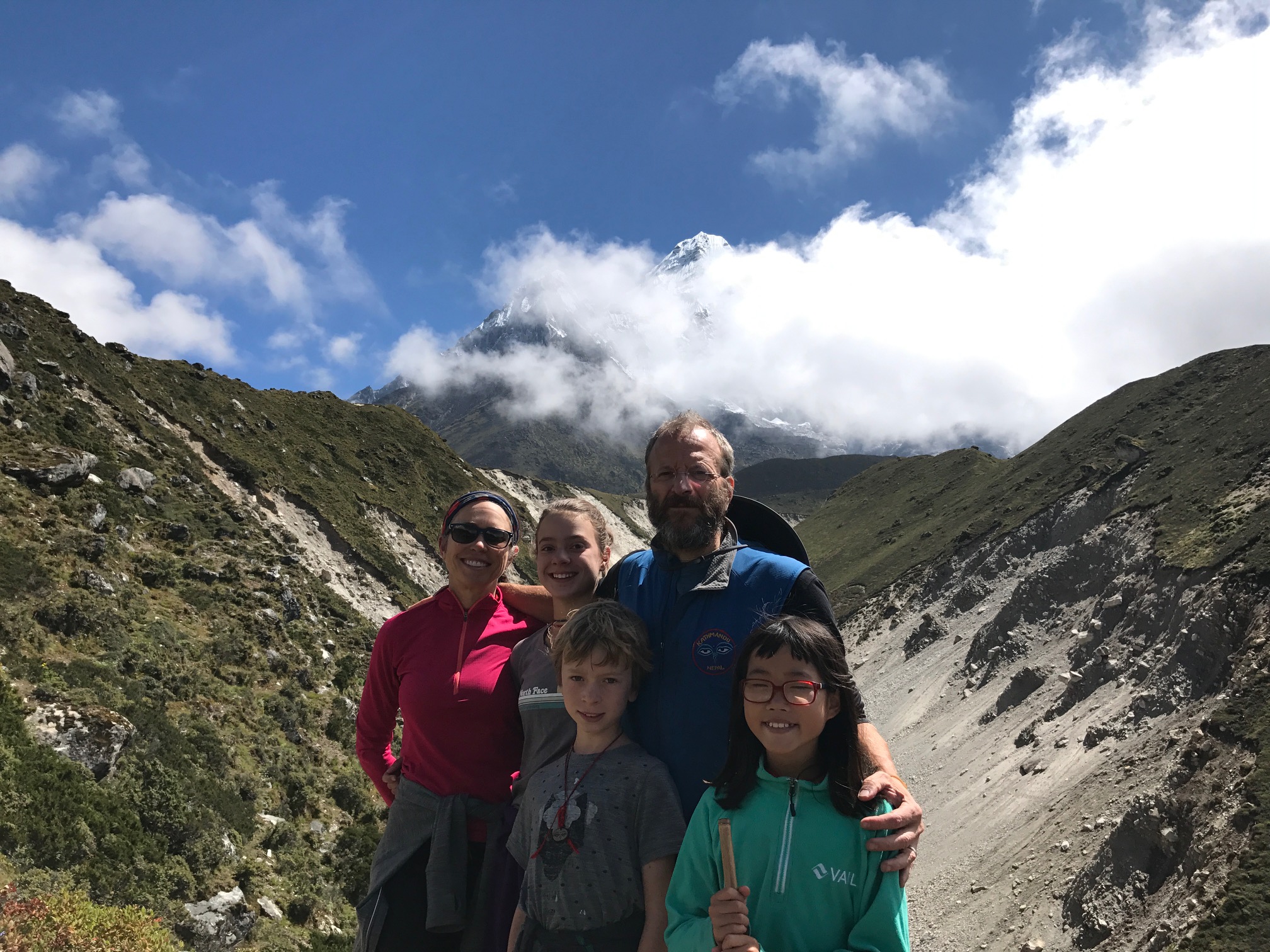 trekking Nepal kids